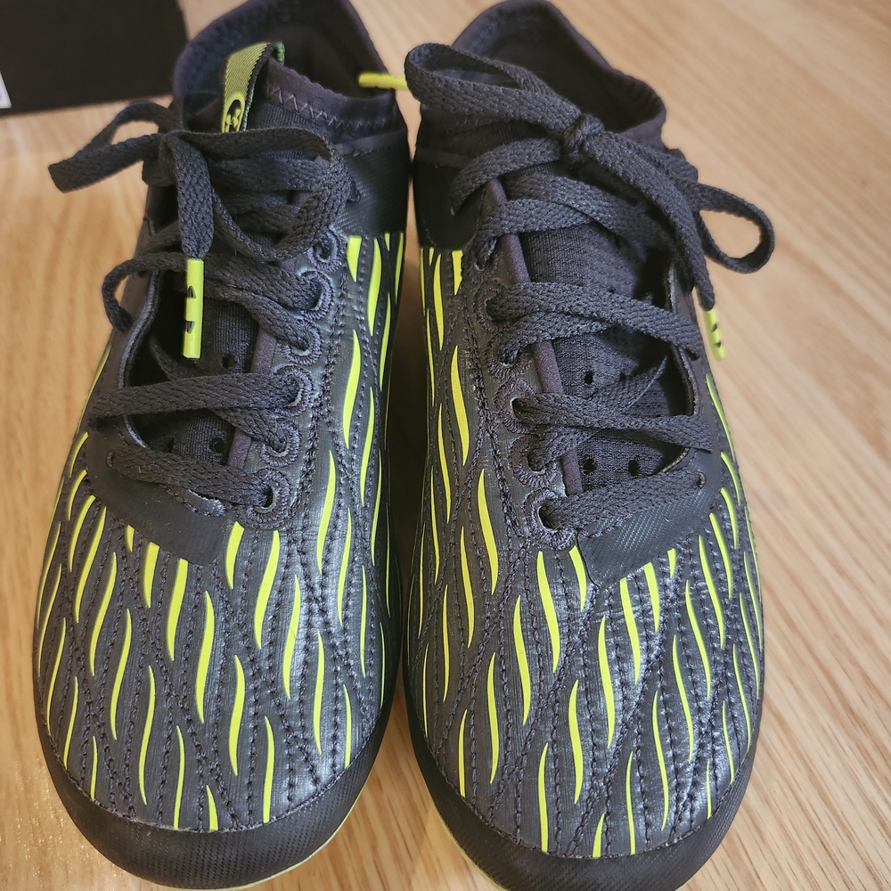 Under Armour Kids Black and Neon Green SOCCER CLEATS
